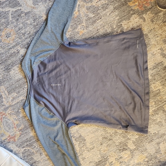 Women's Nike dri-fit long sleeve running shirt - Picture 5 of 6
